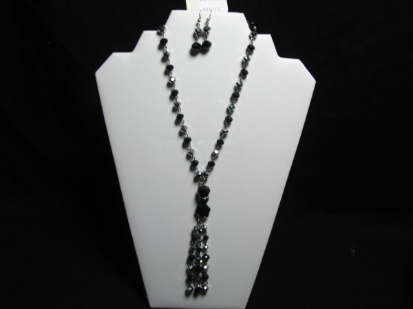 Crystal Stone Necklace Set in Hemitate and Black